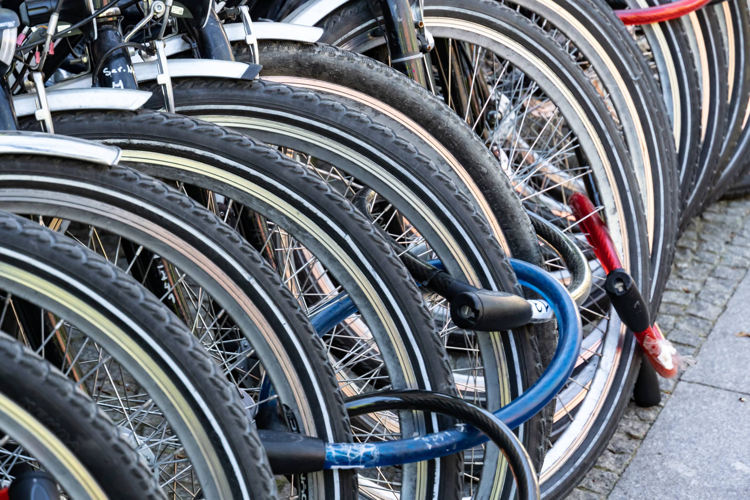 Monter un antivol de cadre pour bloquer la roue et protéger son vélo