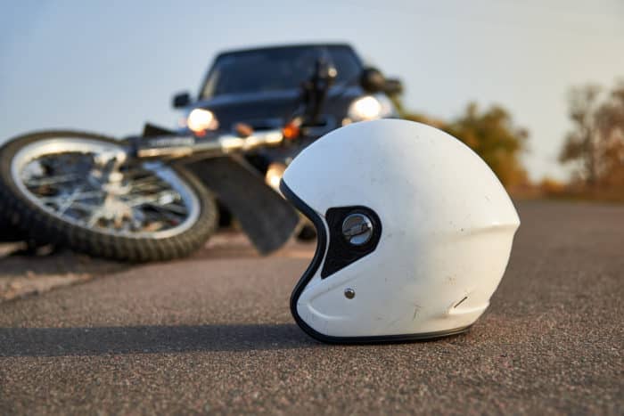 casque blanc accident de moto